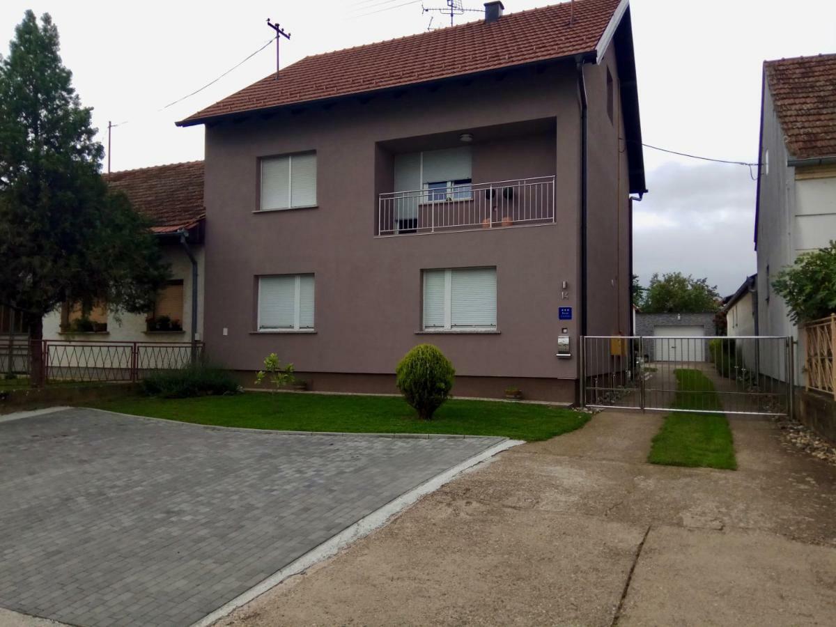 Apartman Lovric Ðakovo 外观 照片